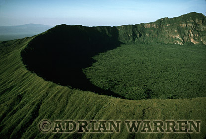 Mount Longonot) aerialafrica24.jpg 
320 x 216 compressed image 
(66,724 bytes)