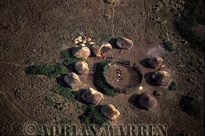 Masai, aerialafrica31.jpg 
340 x 226 compressed image 
(90,356 bytes)