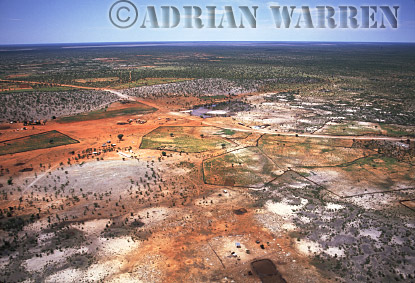 Himba, aerialafrica39.jpg 
335 x 223 compressed image 
(63,386 bytes)