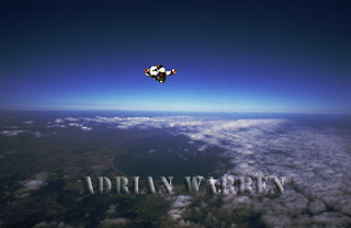 Skydiving, Adrian Warren, aerialballoon02.jpg 
320 x 208 JPEG-compressed image 
(17,695 bytes)