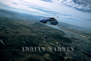 Parachuting, aerialballoon05.jpg 
320 x 216 JPEG-compressed image 
(27,770 bytes)