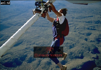 Skydiving, Adrian Warren, aerialballoon10.jpg 
340 x 235 compressed image 
(77,442 bytes)