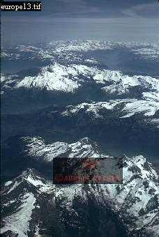 Alps, aerialEuro18.jpg 
228 x 340 compressed image 
(78,906 bytes)