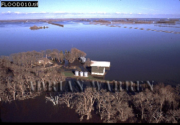 Floods from air, aerialUSA04.jpg 
350 x 244 compressed image 
(82,339 bytes)