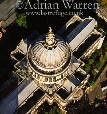 Aerial photo of St. Paul's Cathedral, London, England 
  : aw_london01