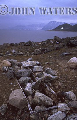 JWsvalbard09 : Grave of Dutch Whaler (prob. 18th Century), Svalbard, Norway