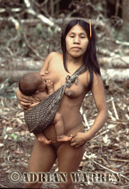 AW_Waorani25, Waorani Indians, Mother with baby, rio Cononaco, Ecuador, 1983