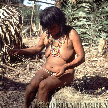 AW_Waorani87, Waorani Indians, String preparation (fromChambira palm fiber)
