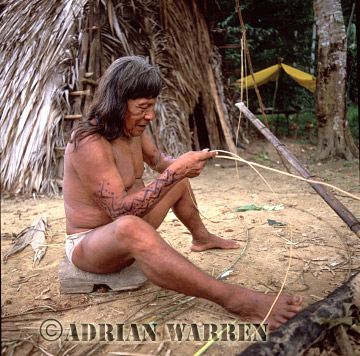 AW_Waorani1091, Waorani Indians : Caempaede making Blowgun